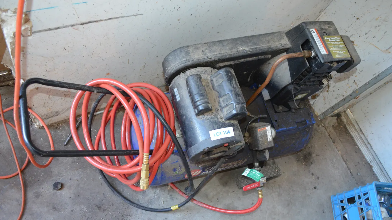 Campbell Hausfield Air Compressor