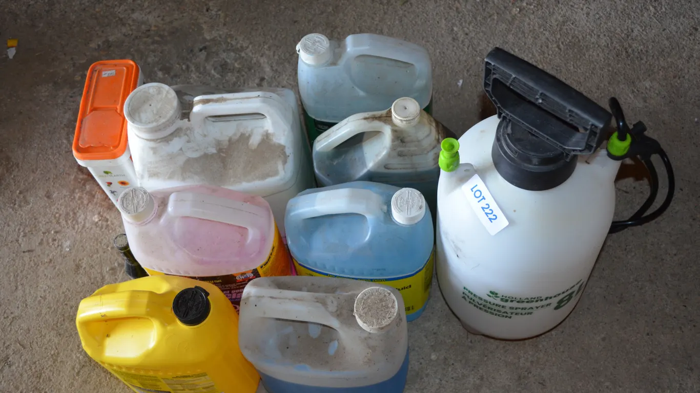 Hand Pump Sprayer, Windshield Washer, Antifreeze, Lime, Gas line Antifreeze