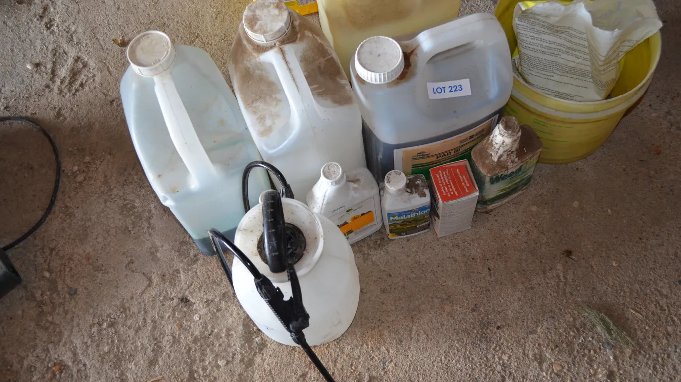 Hand Pump, Par 3, Herbicide, Maverick, Killex, some are 1/2 full