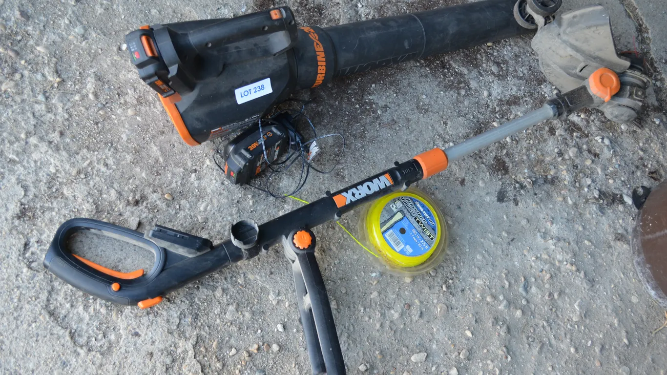 Worx 20 V Blower and Wiper Snipper, 2 Batteries, 1 Charger