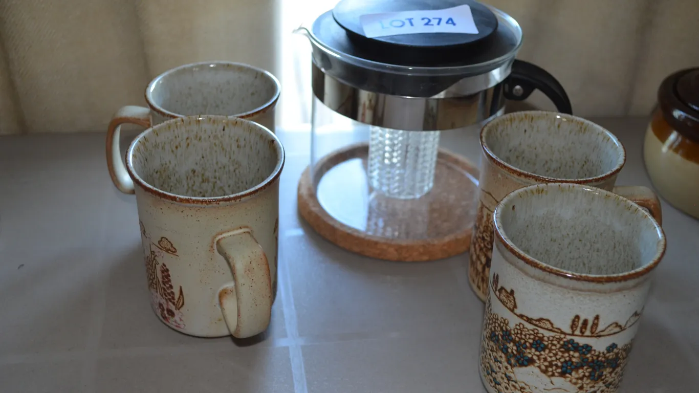 Tea Stepper with Coffee Mugs