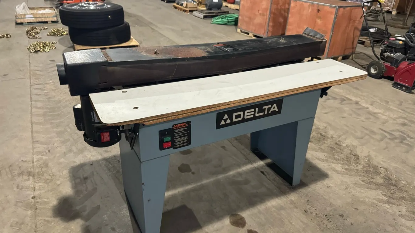 Delta belt sander