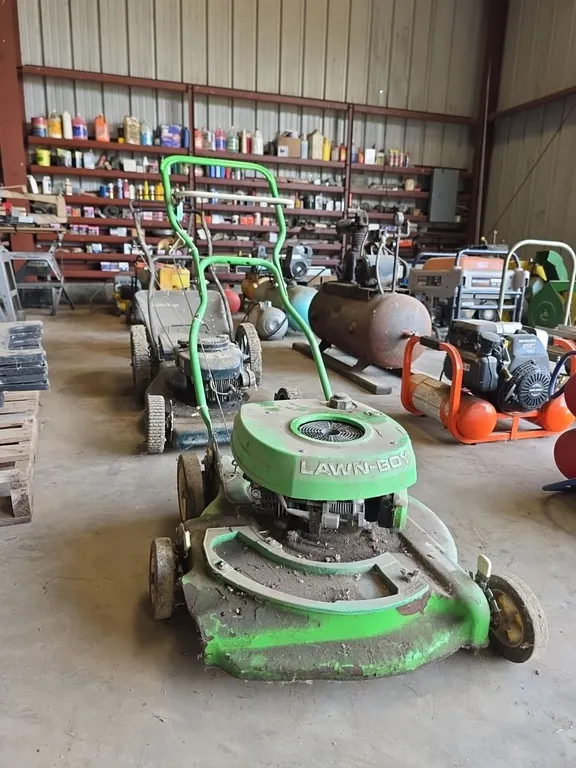 Lawn boy push mower