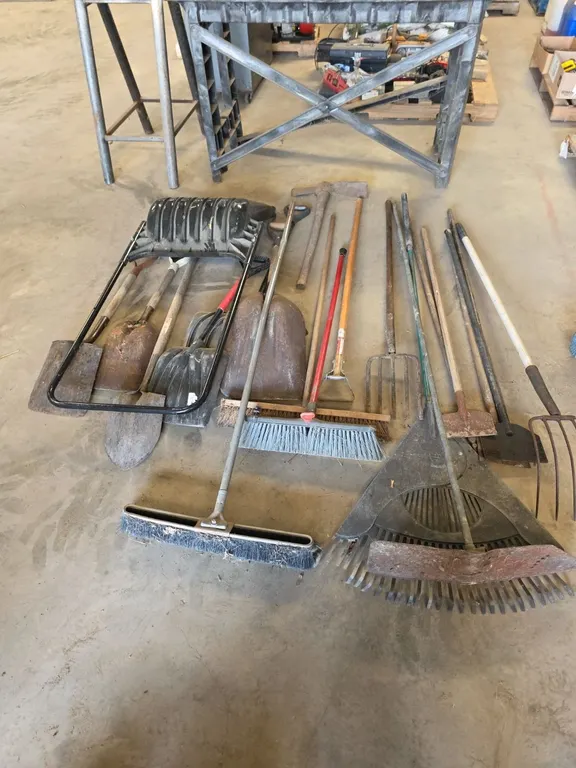 Qty of yard tools
