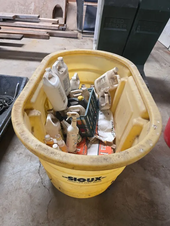 Sioux poly water tank, bugspray, 3 land o lakes mineral packs