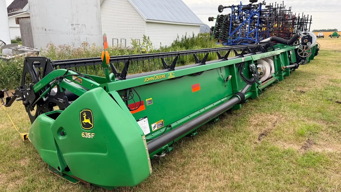 John Deere 635F HydraFlex 35' flex head