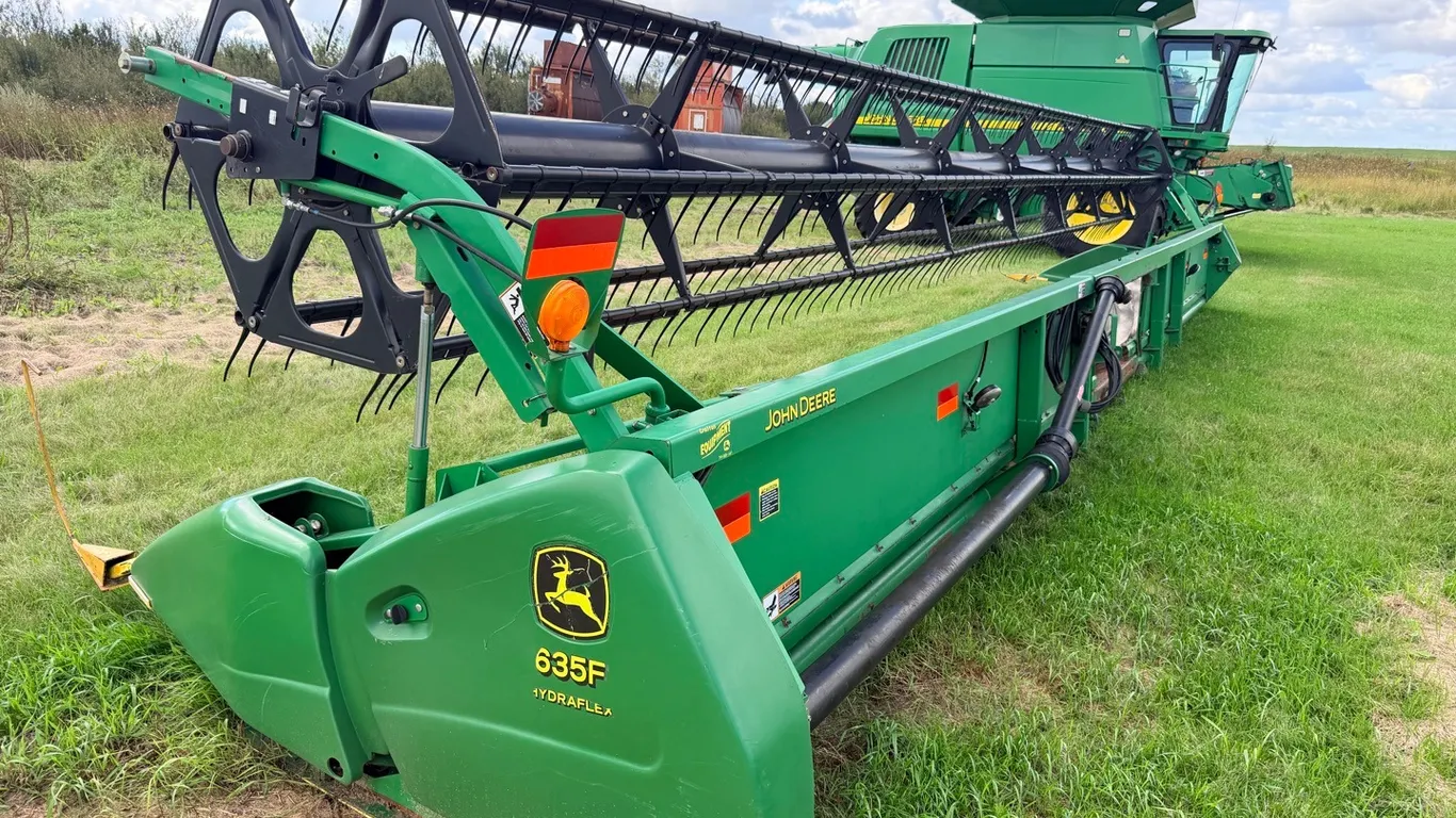 John Deere 635F HydraFlex 35' flex head