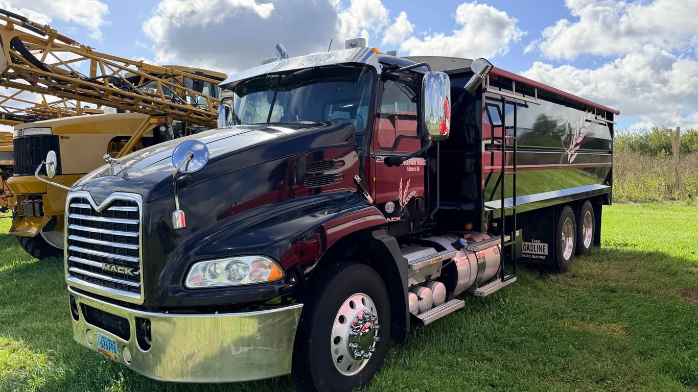 2014 Mack CXU613 tandem axle