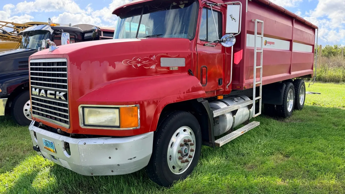 1997 Mack CH613 tandem axle