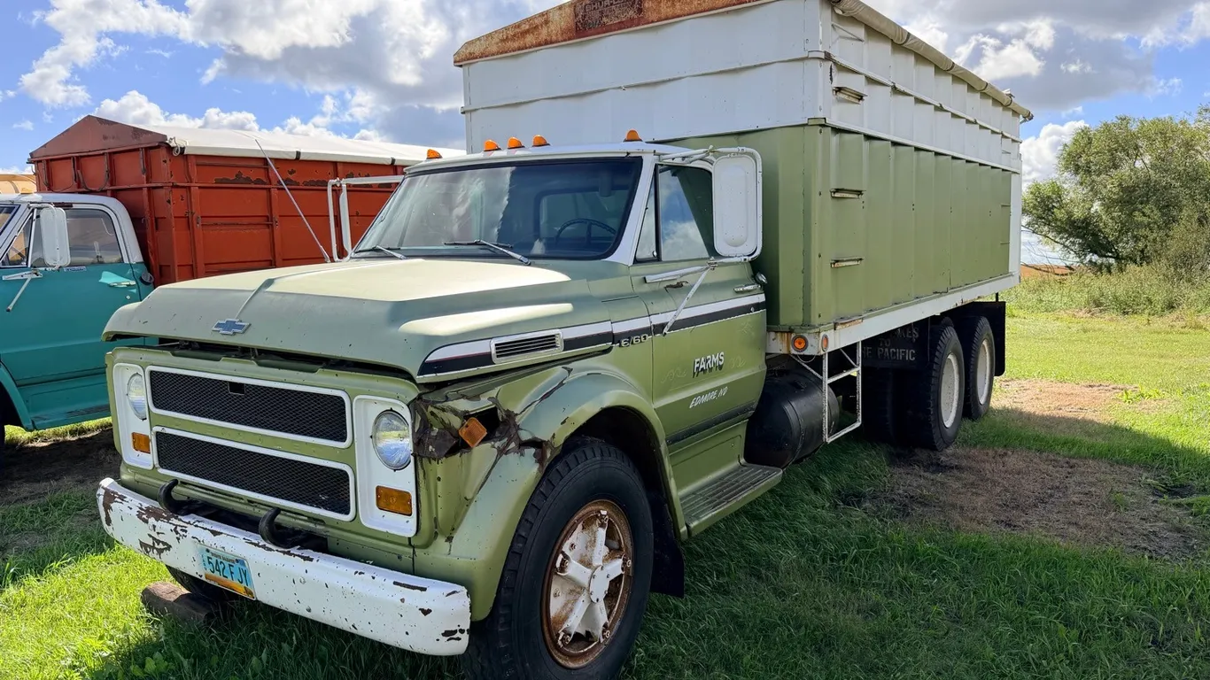 Chevrolet C60 tag tandem