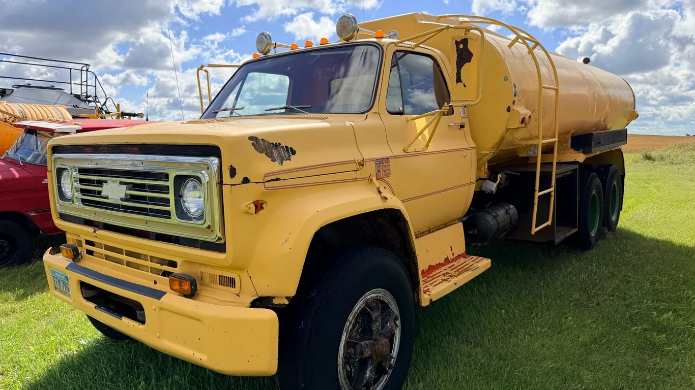 Chevrolet C65 tandem twin screw bulk water truck