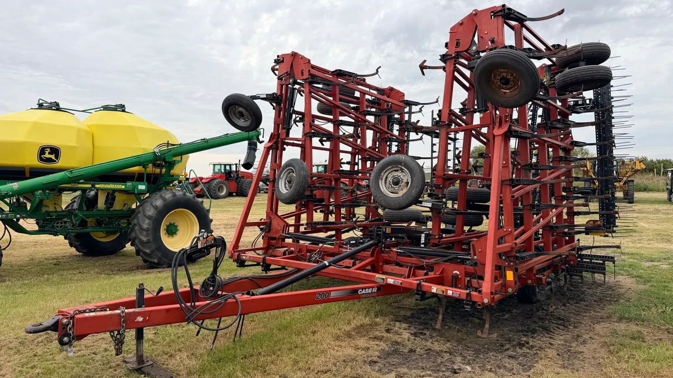 Case IH Tiger-Mate 200 60’ field cultivator