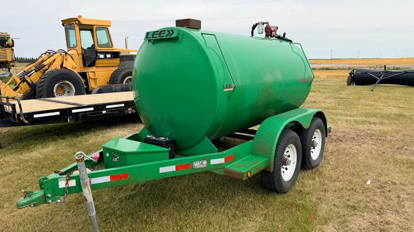 2012 Lee Agra DT975 975 gallon tandem axle fuel trailer