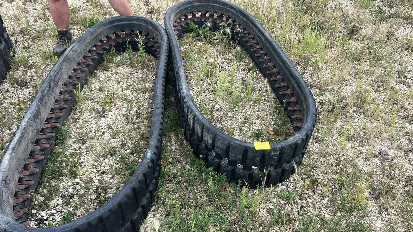2 rubber Skid steer tracks 320x86x52