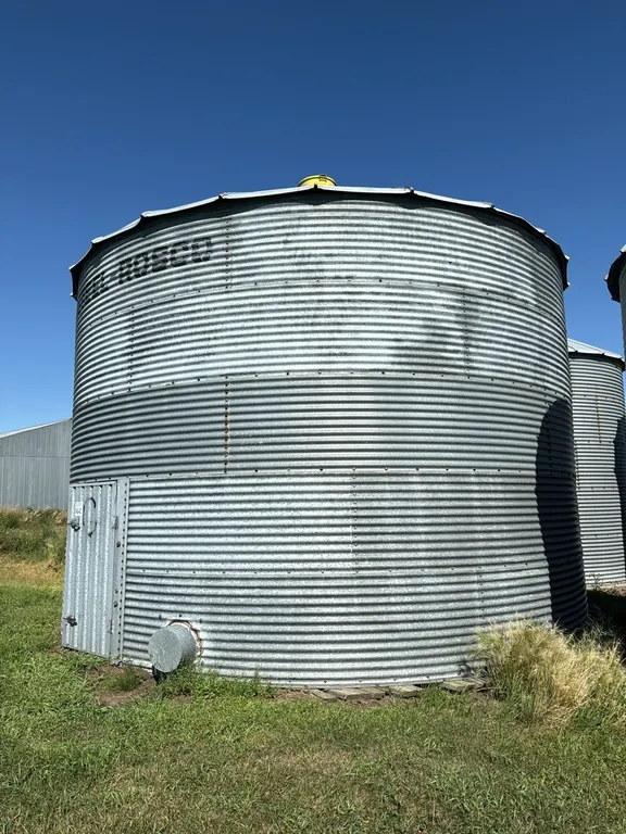 WESTEEL ROSCO 19' 5 RING 3300 BU GRAIN BIN - SOLD OFFSITE - BAWLF, AB