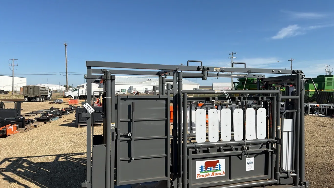 NEW/UNUSED TOUGH RANCH CATTLE SQUEEZE - PALPATION CAGE