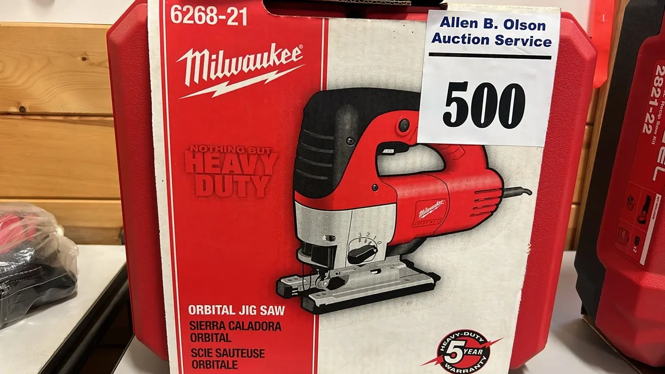 NEW/UNUSED MILWAUKEE CORDED ORBITAL JIGSAW & SET OF NEW/UNUSEDMILWAUKEE GLOVES SIZE MEDIUM