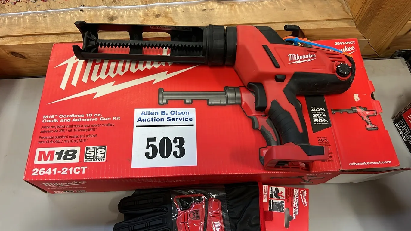 NEW/UNUSED MILWAUKEE M18 CORDLESS 10 OZ CAULKING & ADHESIVE GUN KIT w/ M18 BATTERY & CHARGER w/ SET OF NEW/UNUSED MILWAUKEE XL GLOVES