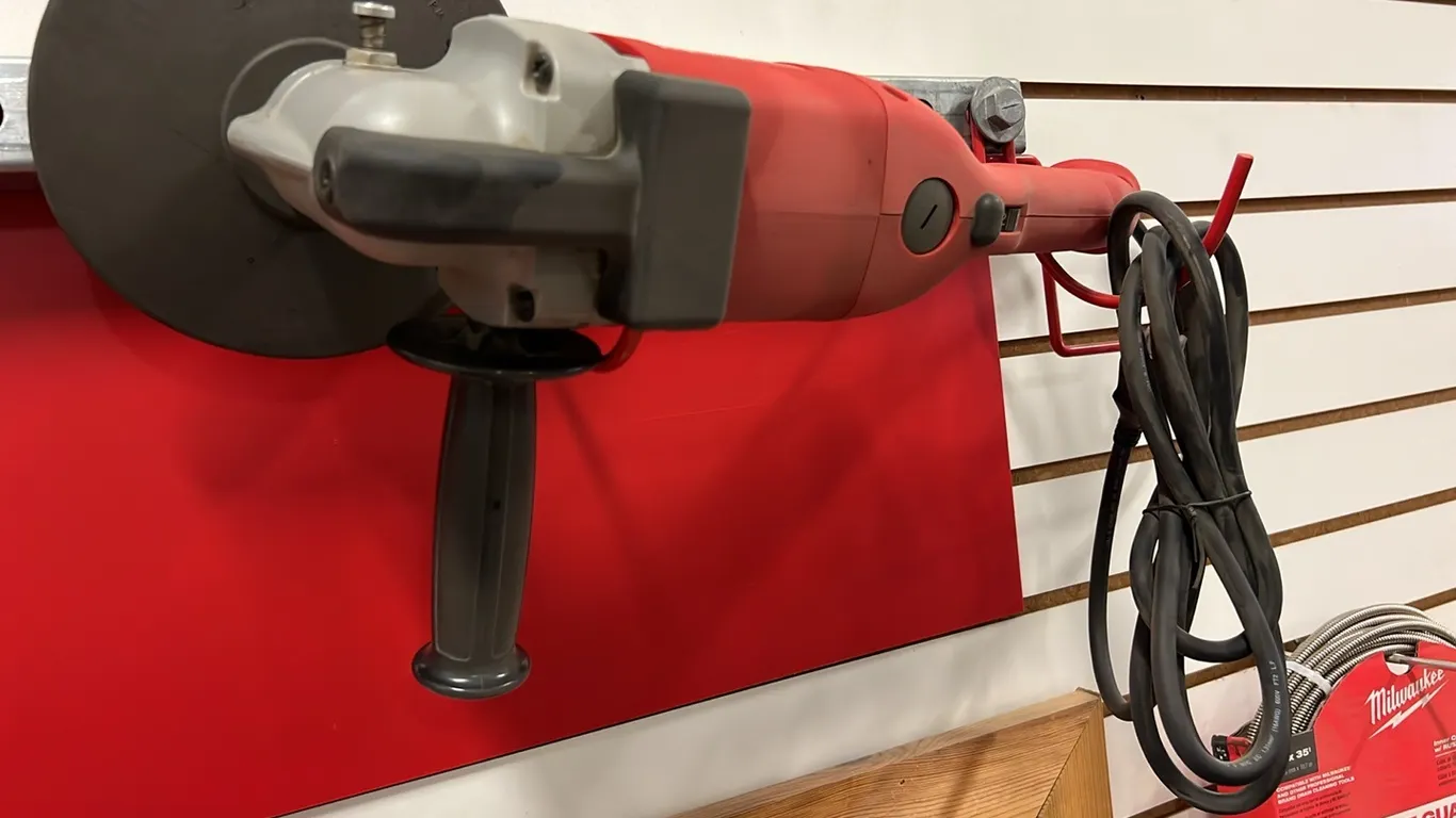NEW/UNUSED MILWAUKEE M18 CORDLESS 7" POLISHER