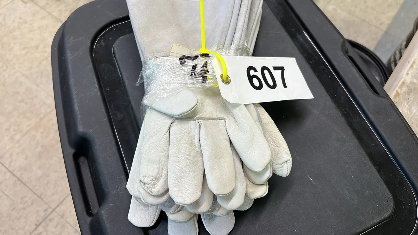4 - NEW/UNUSED MEDIUM LEATHER WELDING GLOVES