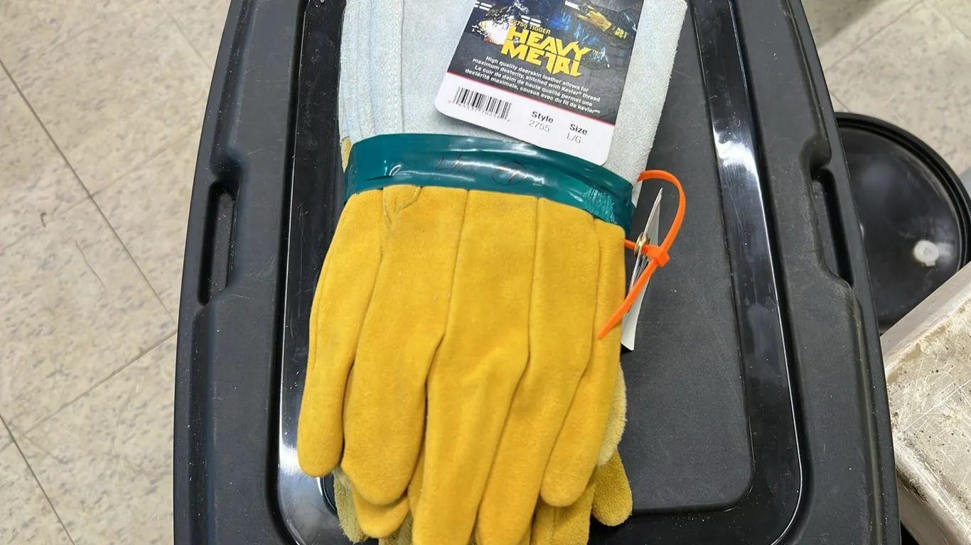 7 - NEW/UNUSED LARGE LEATHER WELDING GLOVES