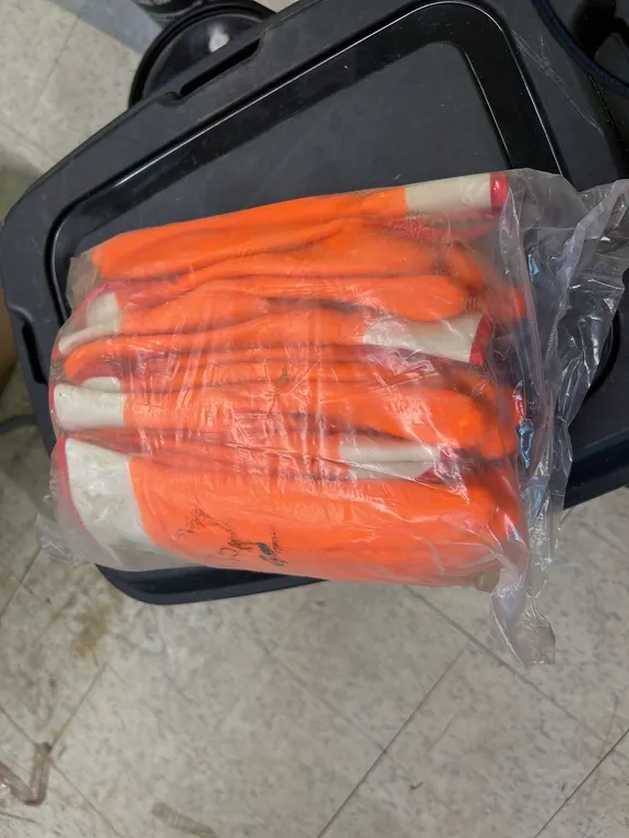 6 - NEW/UNUSED ONE SIZE RUBBER GLOVES