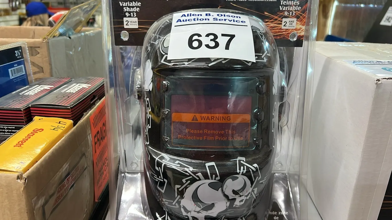 NEW/UNUSED PROFESSIONAL SERIES AUTO DARKENING WELDING HELMET