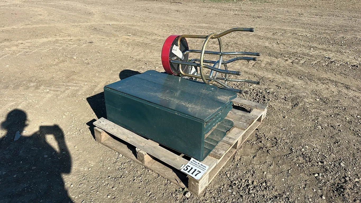 JD STOOL, FARMALL STOOL AND FOLDING GREEN TABLE