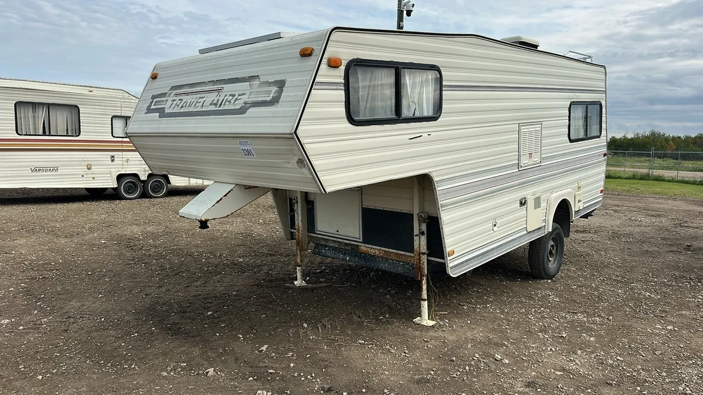 1988 TRAVELAIRE LOLITE 16' 5TH WHEEL HOLIDAY TRAILER-NO KEYS s/n 2TT190W01J1T10962