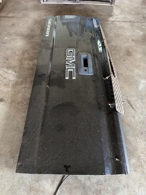GMC Tailgate (Estimated 2014)