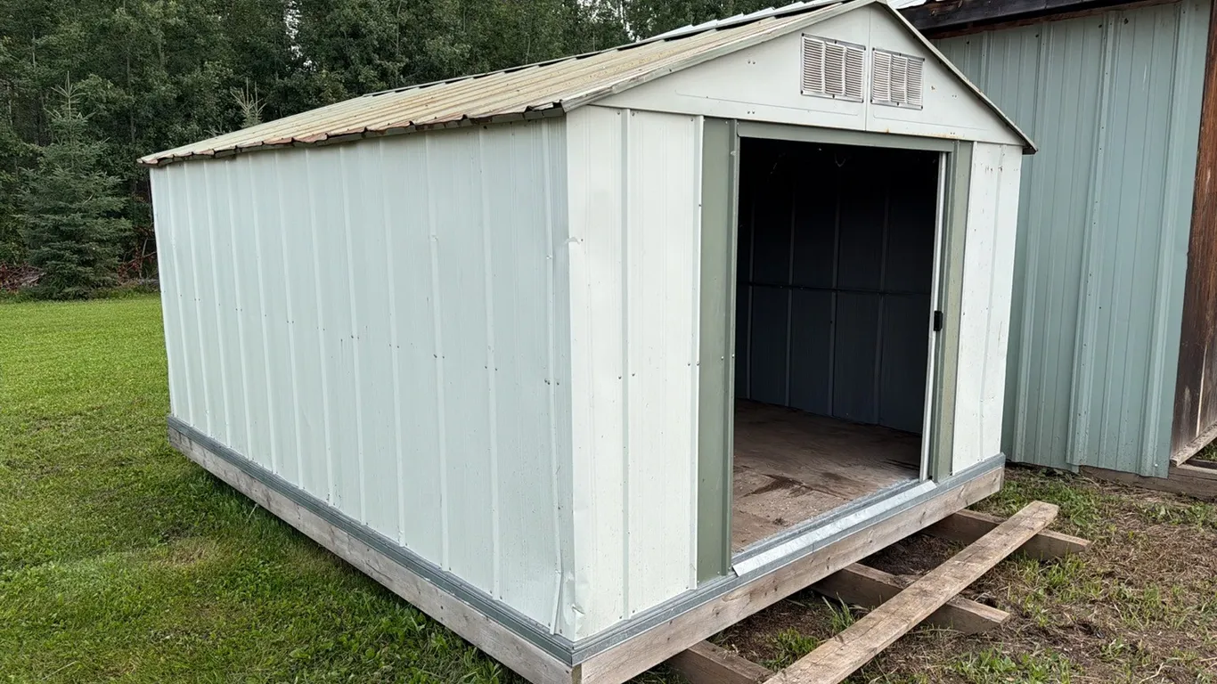 10’x13’ Metal Clad Shed w/5’ Walks & Vaulted Ceiling