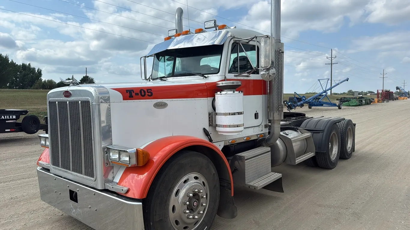 ID 0856 1998 Peterbilt 379