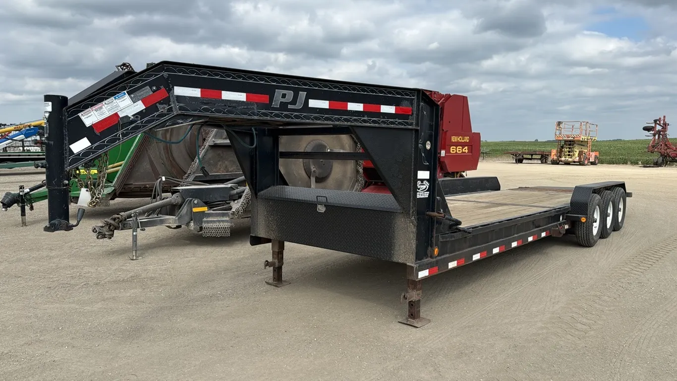 ID 0812 2014 PJ 27ft Gooseneck Tilt Deck Trailer