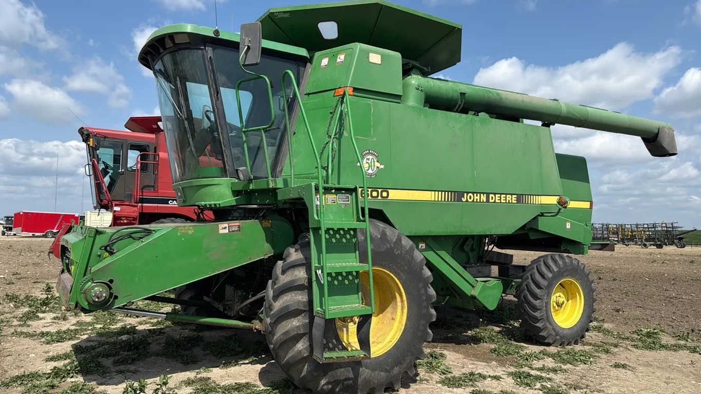 ID 0836 1997 John Deere 9600 Walker