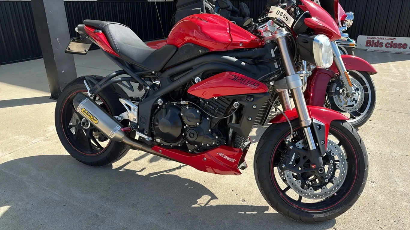 ID 0859 2015 Triumph Speed Triple Sport