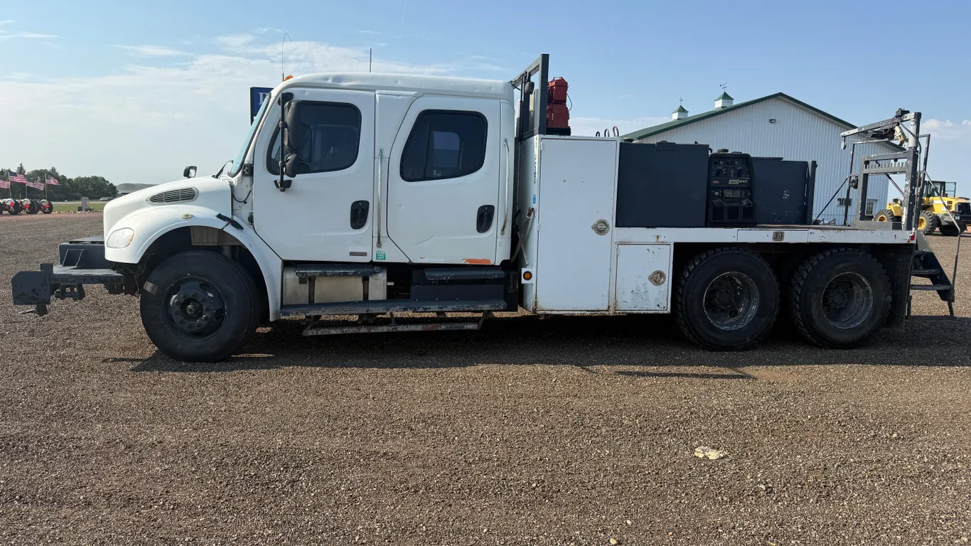 2004 Freightliner Service Truck