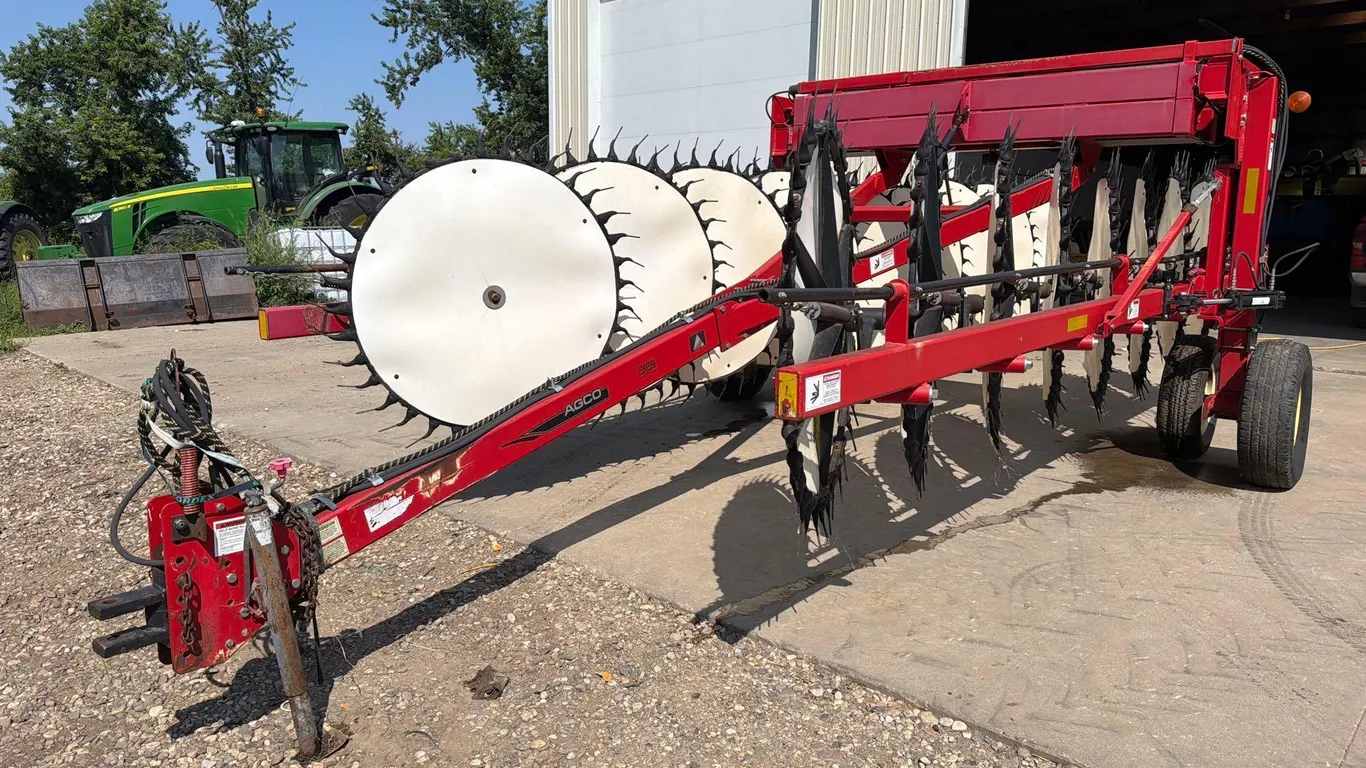 Agco 5130 17 Wheel Pull Type Rake—1 Owner