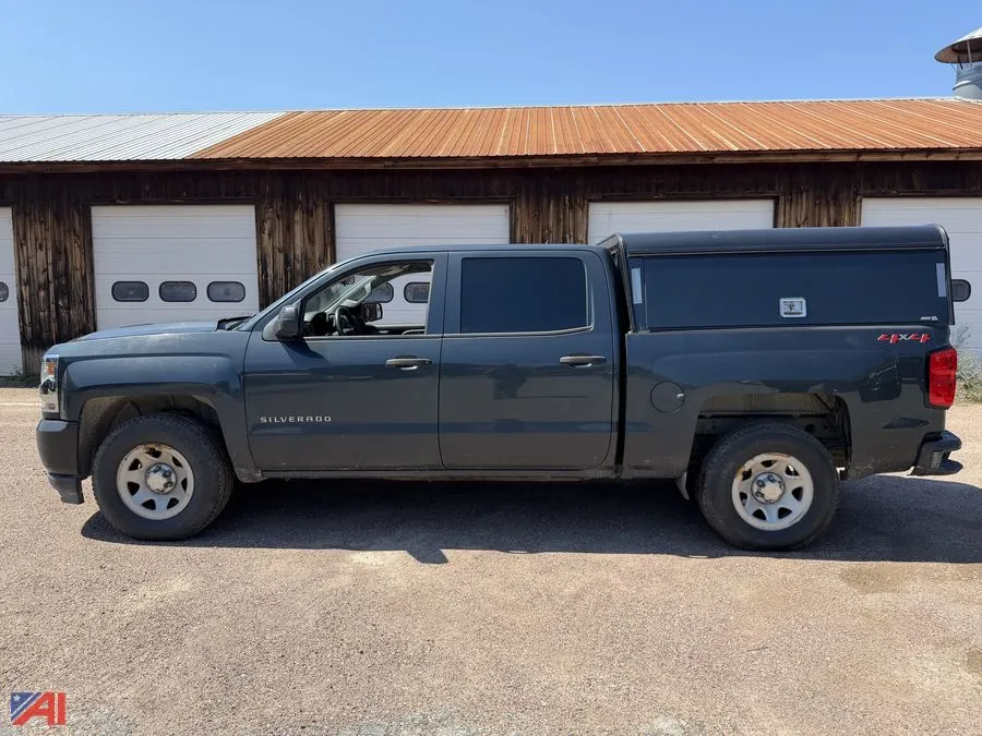 2018 Chevrolet Silverado 1500 Pickup Truck with Cap