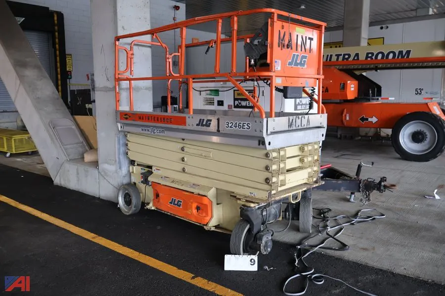 2005 JLG 3246ES