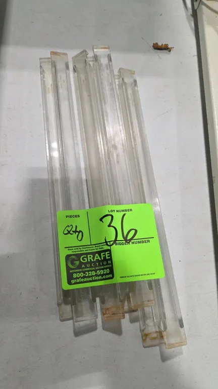 Polycarbonate food pan divider cross bars. Clear plastic construction. 12.75"L.