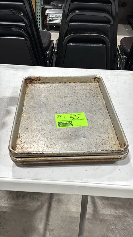 Aluminum half-size sheet pans. Features rolled rim construction. Dimensions: 13" x 18".