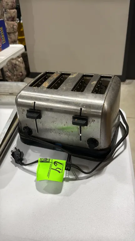 Waring 4-slice commercial toaster. Features stainless steel housing, four slots, dual carriage control levers, and independent browning adjustment dia