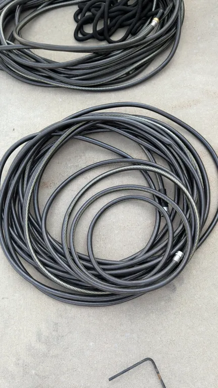 Poly garden hose. Features reinforced flexible design and standard threaded end fittings. 100'L.