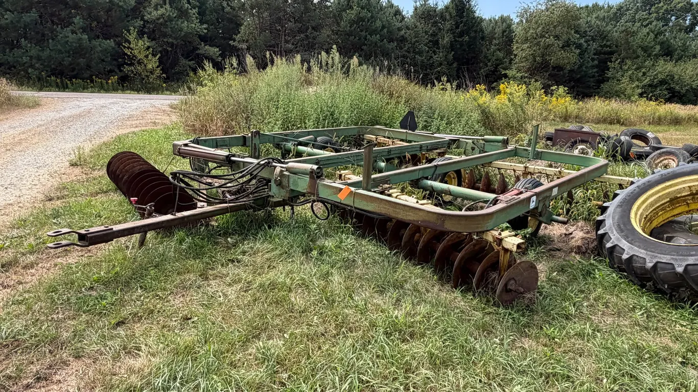 John Deere 220 Center Fold Disc