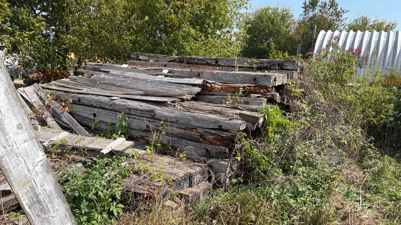 Pile of Yack Mat Timbers