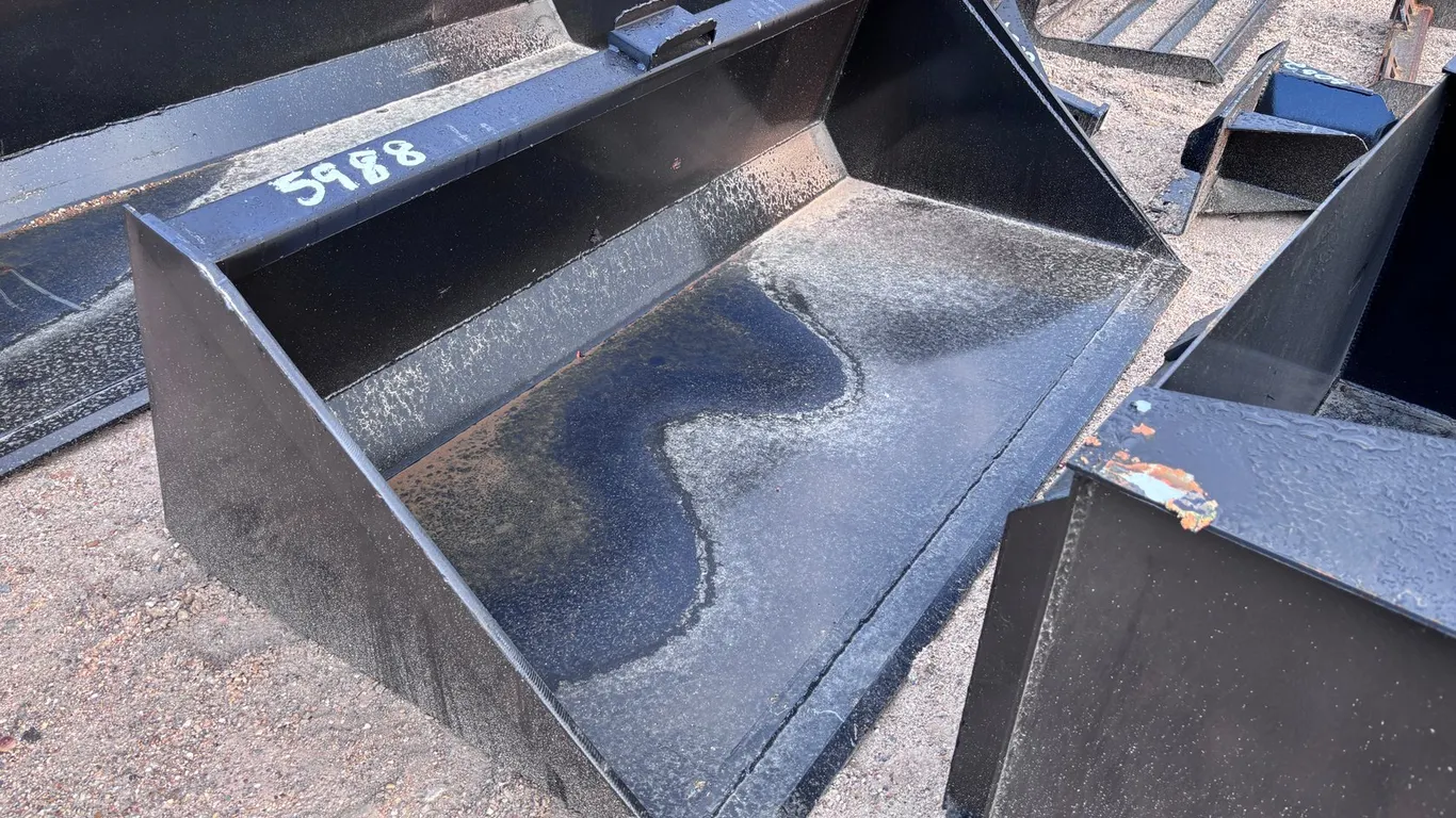 66 in. Bucket With Single Blade
