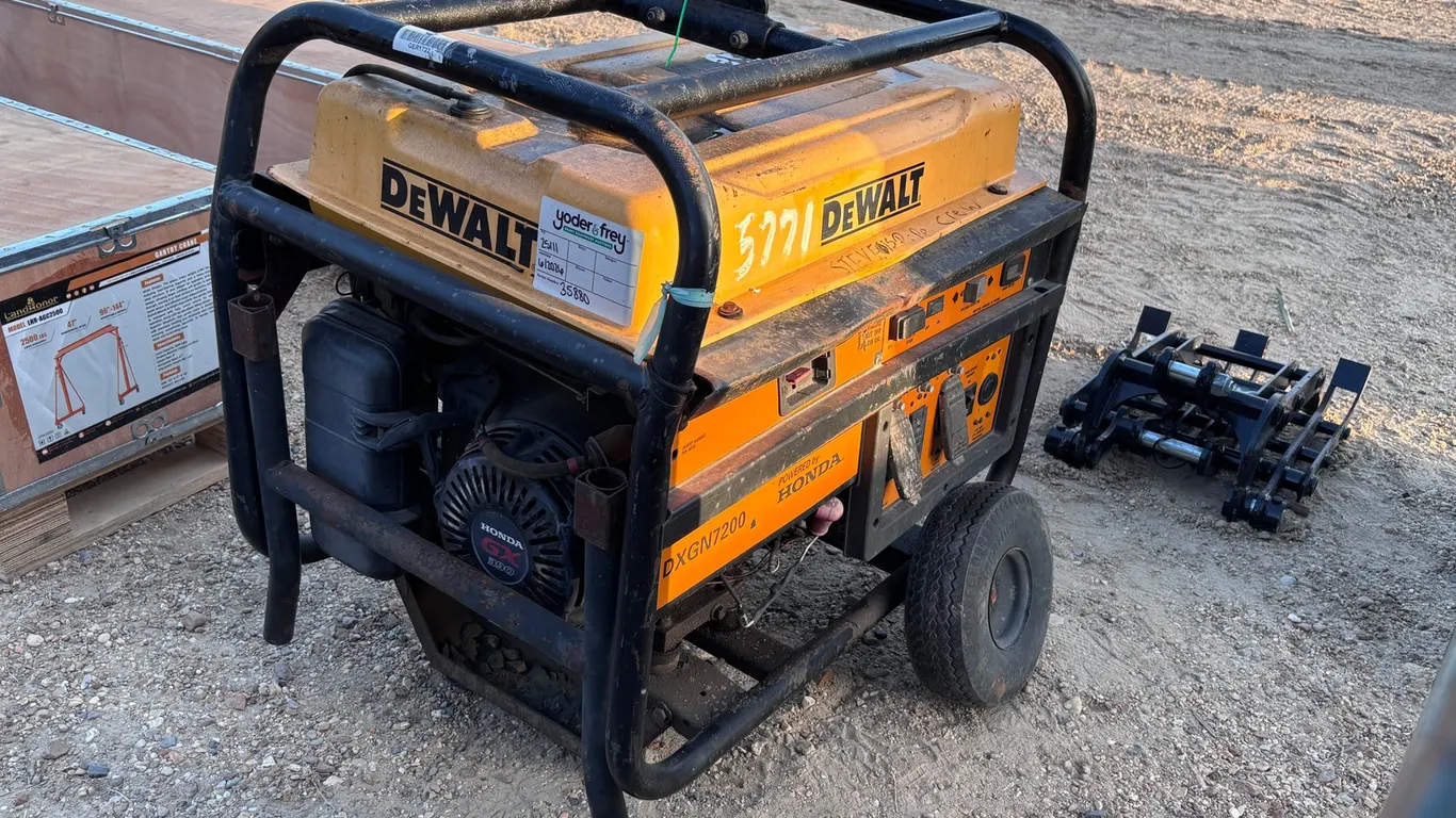 DEWALT 6KW PORTABLE GENERATOR W/ HONDA GAS ENGINE