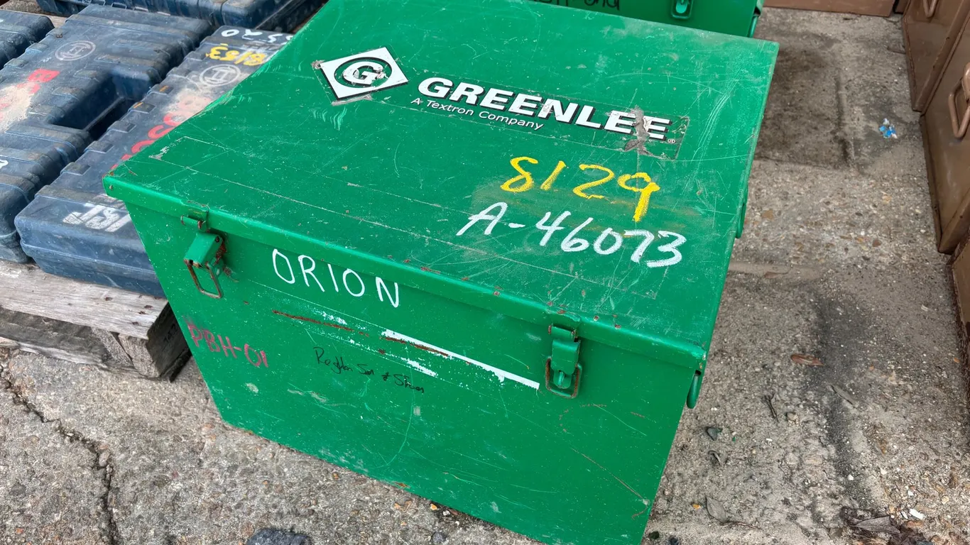 GREEN LEE JOB BOX WITH TOOLS AND 1/2IN-2IN BENDERSHOE
