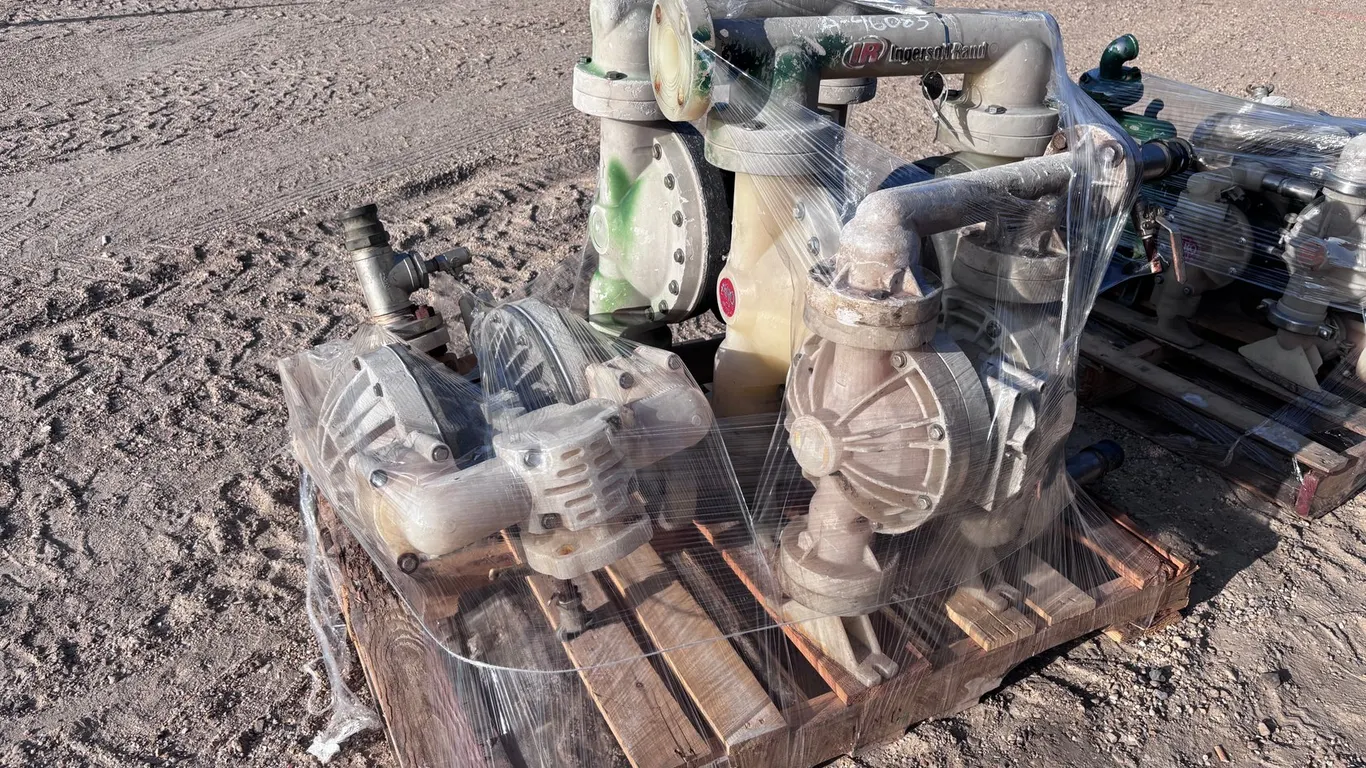(4) AIR DIAPHRAM PUMPS