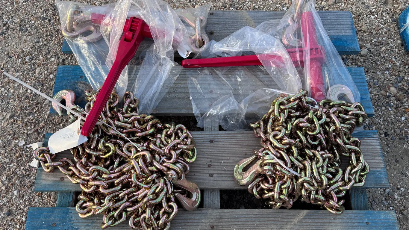 (2) ZINC RATCHET BINDER AND (2) CHAINS